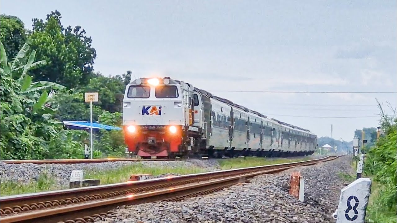NGEBUT EDAN!! KOMPILASI KERETA API NGEBUT 120KM/H DI PULAU JAWA PART 13 | NO 1 RAJANYA JALUR SELATAN