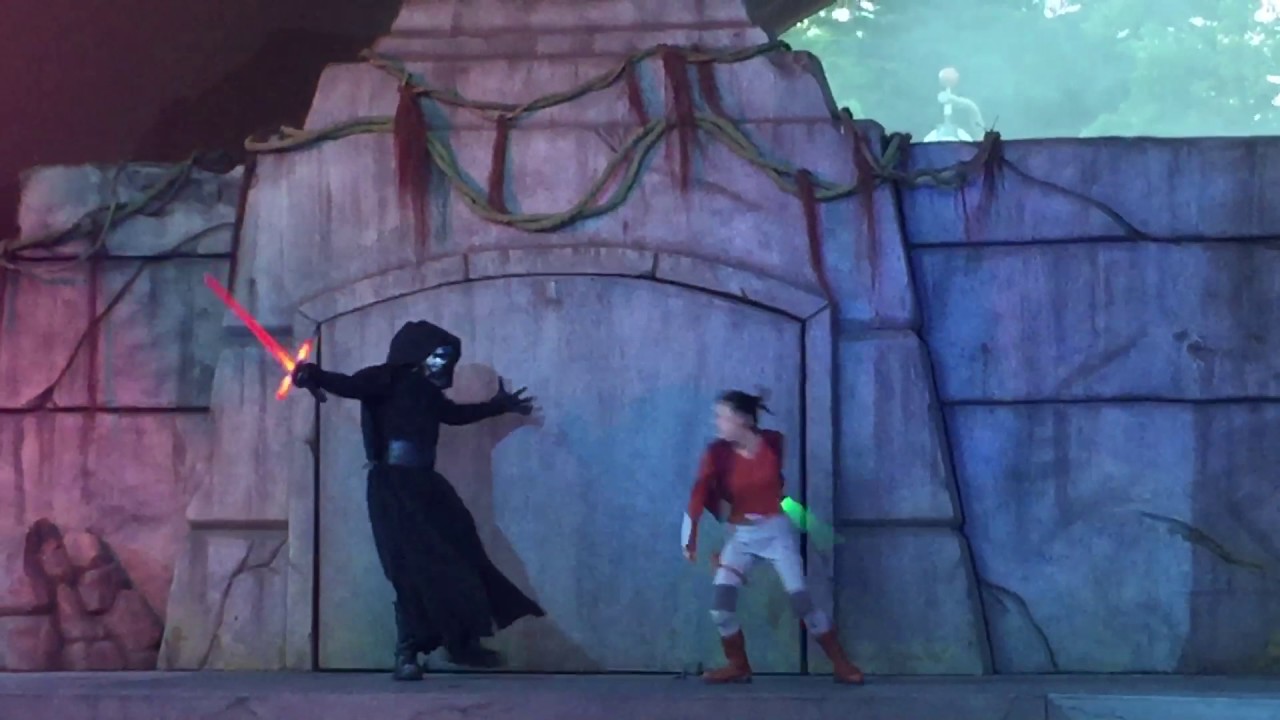Kylo Ren light saber fight with Rey, Disneyland HK