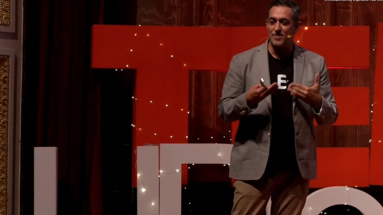 Conectando mediante el abrazo a la diferencia | Alberto Fernández | TEDxUDeusto
