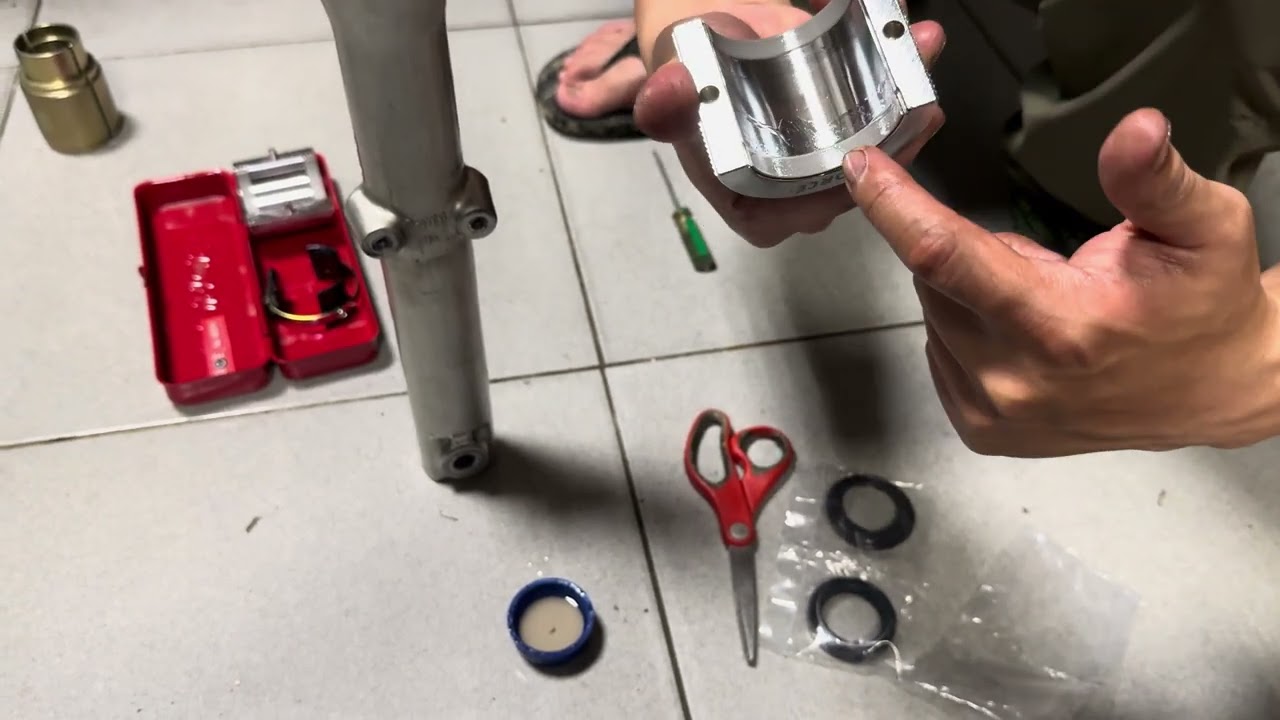 前叉油封特工使用教學｜專用款跟可調式的差別在哪裡？｜野狼短土封右封避震器安裝｜極度不專業DIY教學