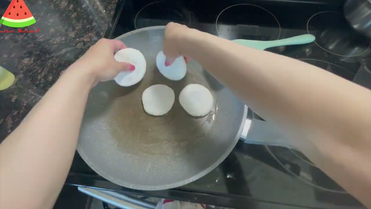 SOFT AND CHEWY PAN-FRIED MOCHI ・超のび〜る焼きもち・超煙韌燒餅