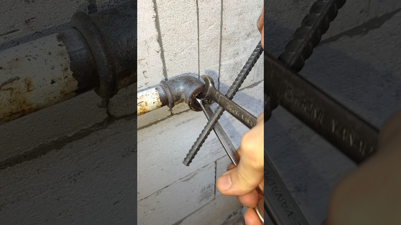 Smart Trick to remove broken pipe ✅। #pipe #broken #tricks #workers #smartwork #plumbing #shorts