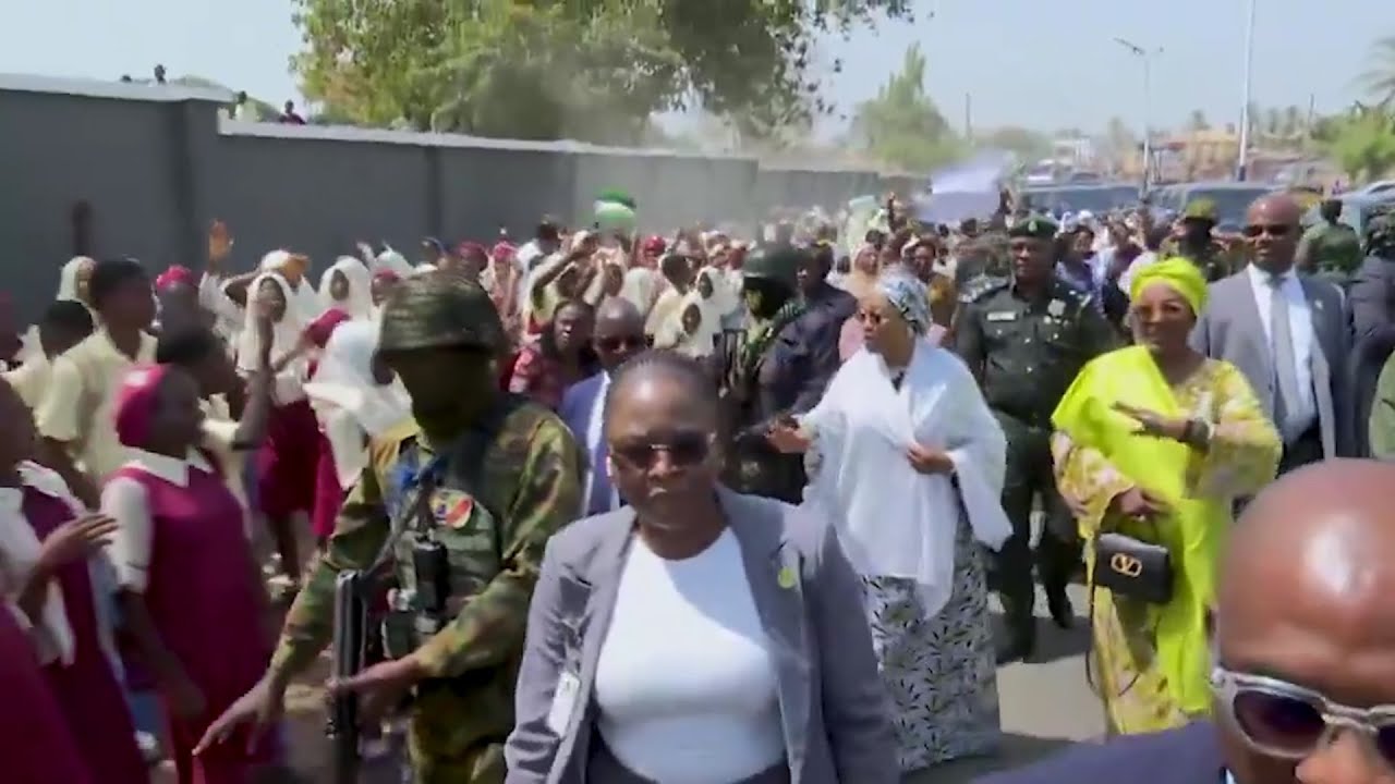 Nigeria's First Lady, Remi Tinubu, Halts Convoy to Greet School Children in Kwara State