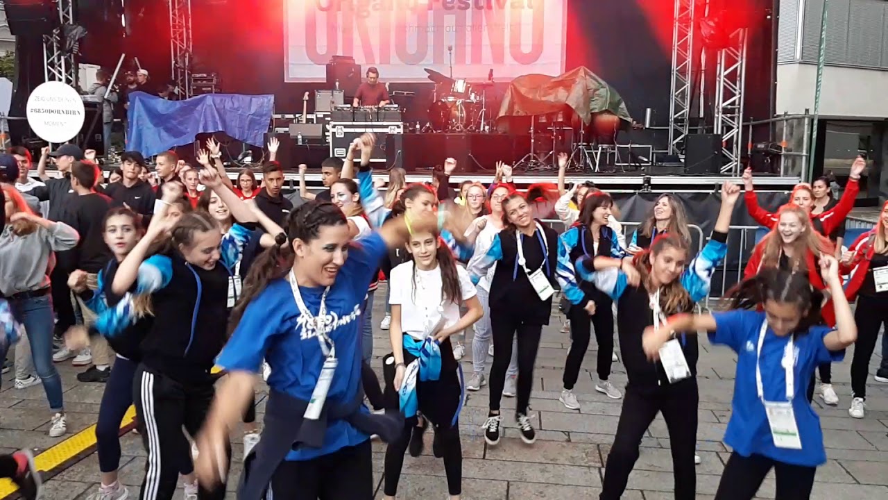 Waka Waka Hobo illusionerZ Flash Mob Austria