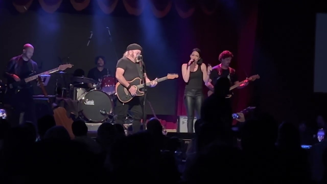 De vuelta a casa - Carlos Varela y Diana Fuentes | @ Flamingo Theater Bar, Miami, FL 04/09/2022