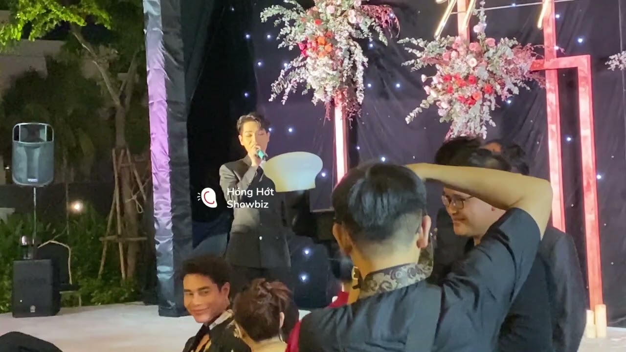 Đức Phúc song ca 'Hơn Cả Yêu' cùng Anh Tú tại đám cưới | HÓNG HỚT SHOWBIZ