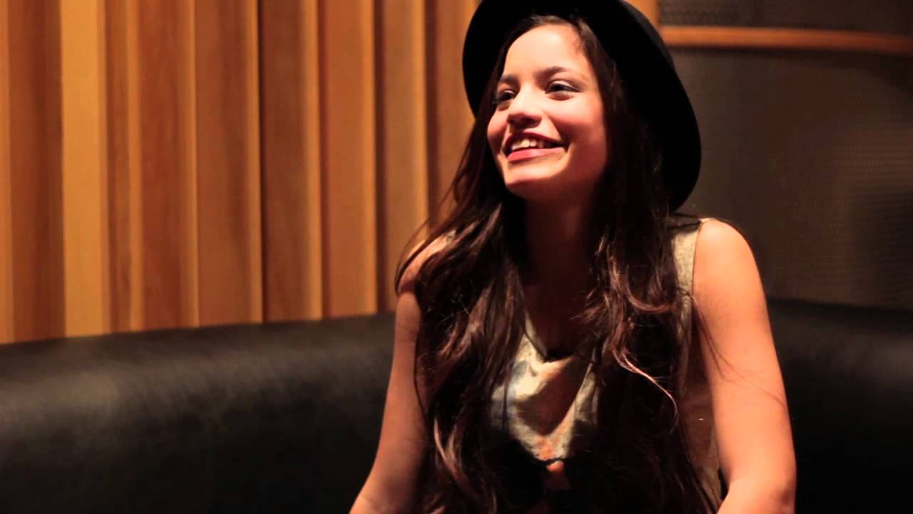 Emilia Mernes, la nueva cara de 47 STREET cantando Rosana