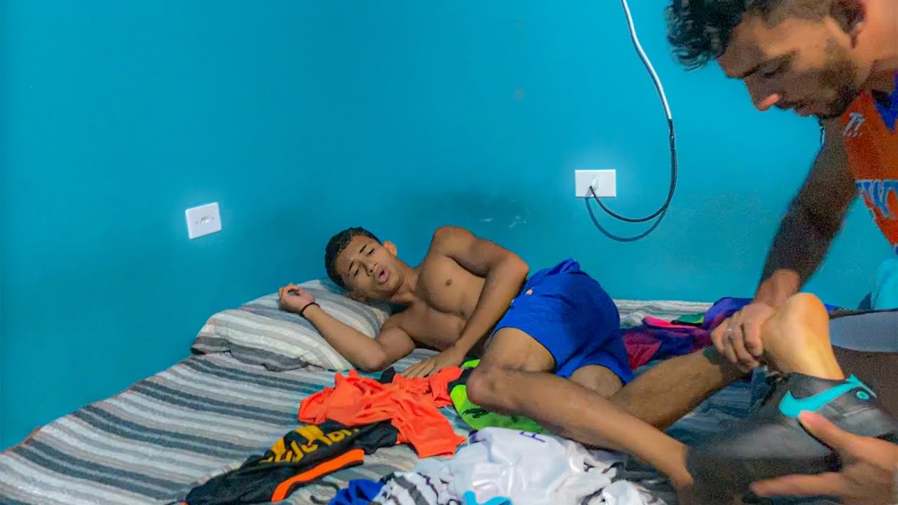 ACORDEI O BRUTINHO AS 2 H DA MADRUGADA PARA VIAJAR PRA DISNEY