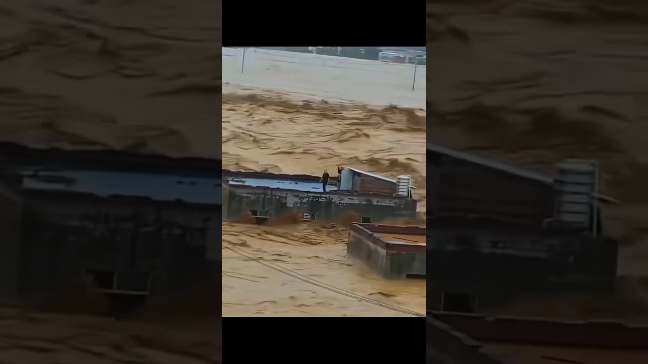 😨 Unbelievable Flood Disaster Caught on camera #flood#rainstorm#shorts