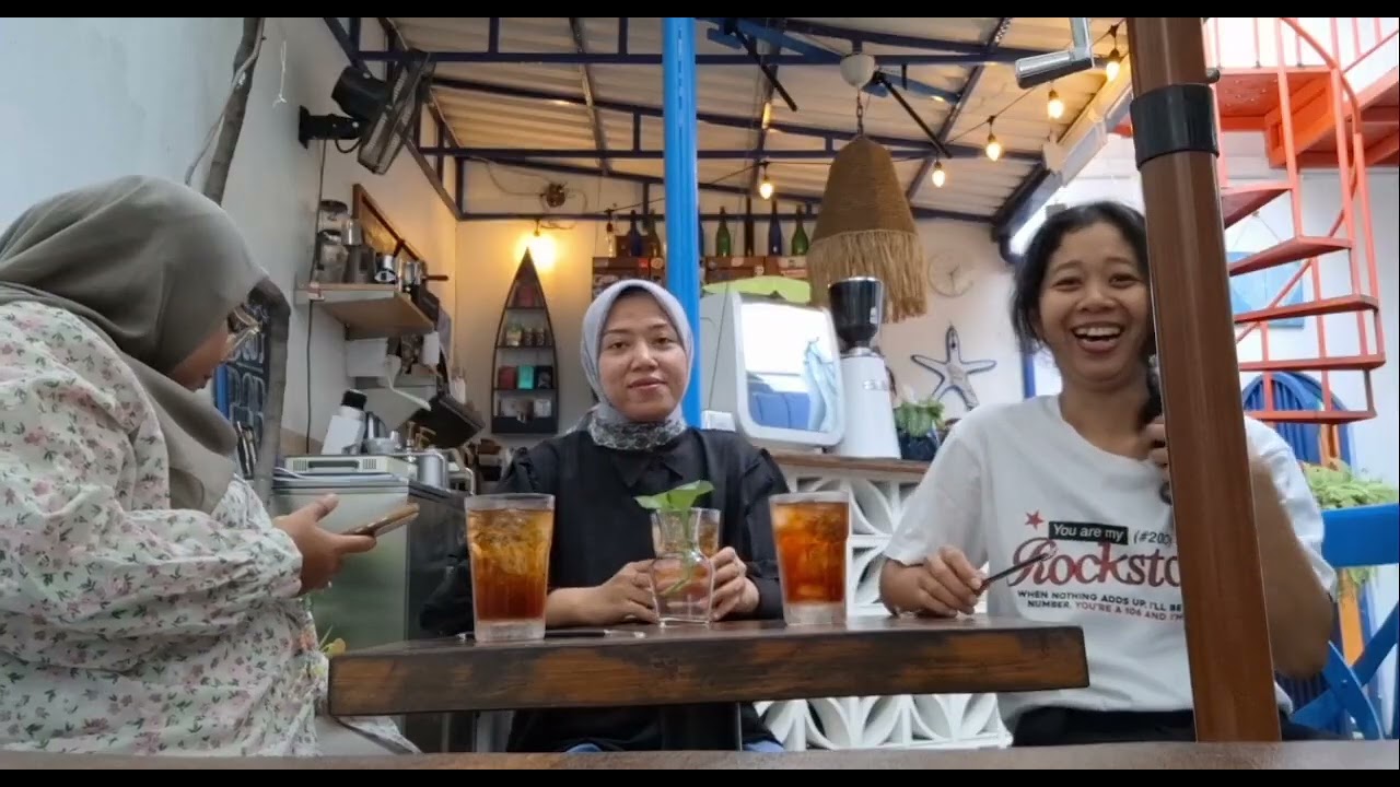vlog ke cafe kp dukuh, makan, minum, foto-foto!!