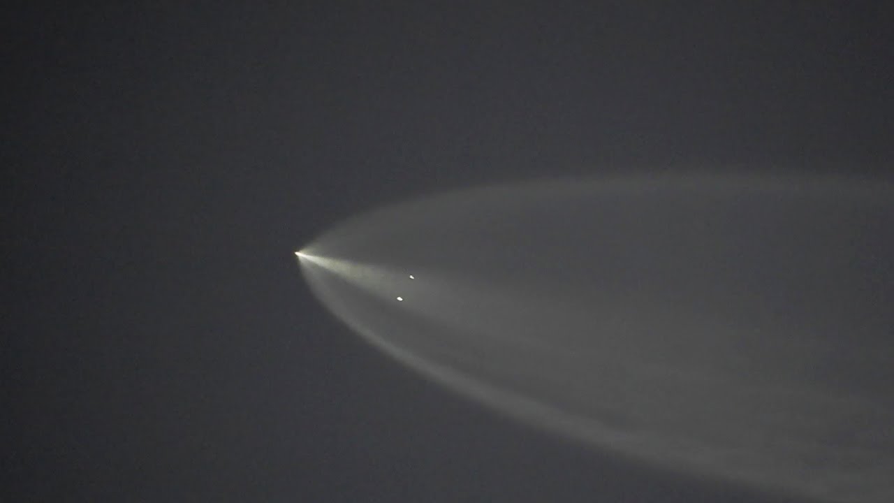 SpaceX Falcon 9 rocket launches 22 Starlink satellites from Vandenberg SFB, California 04-01-24