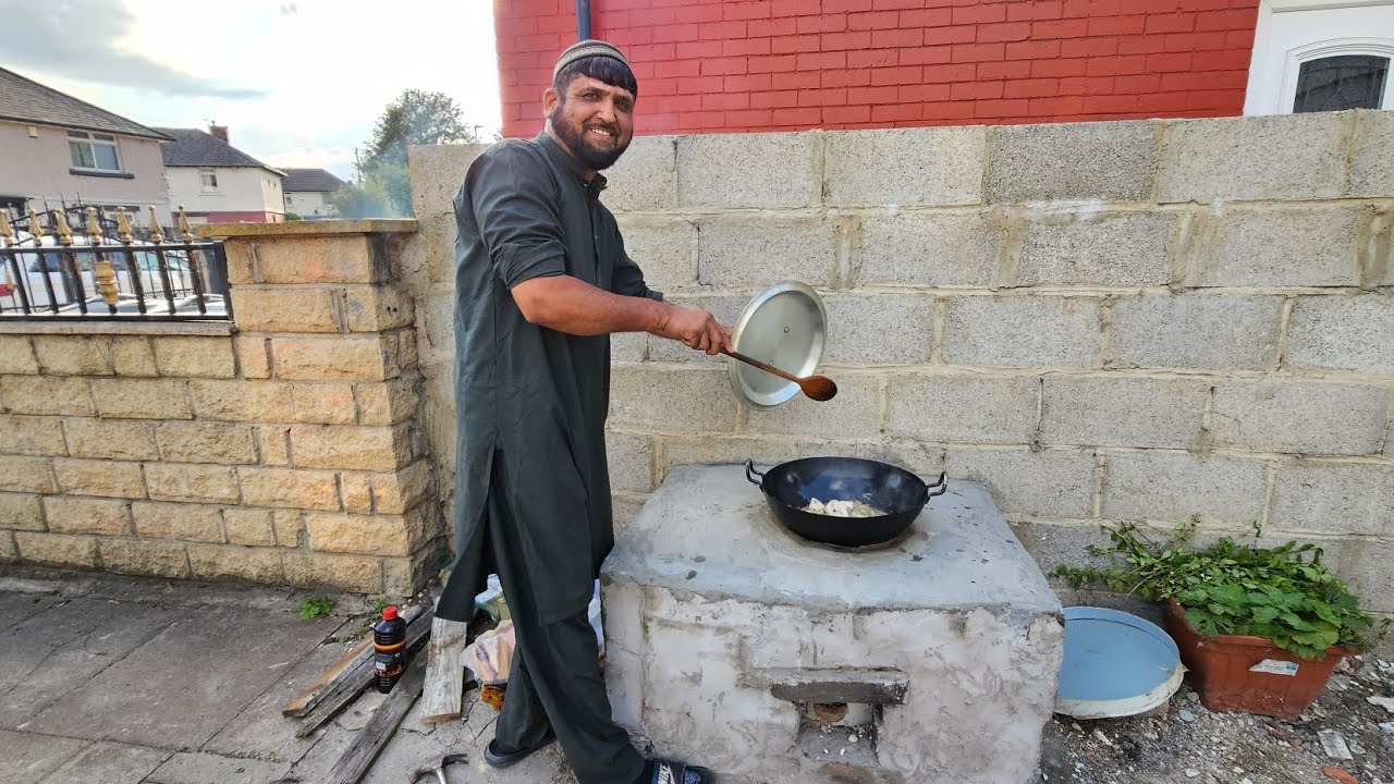 Karahi chicken & fresh tandoori rotis on our desi tandoor