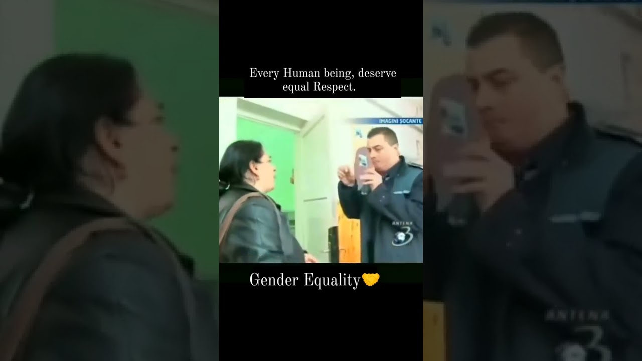 Police officer  Slap a  women .