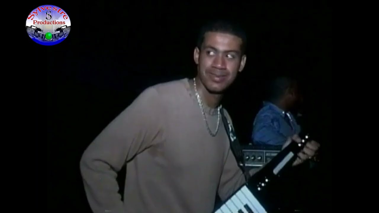 Djakout Mizik Incroyable mais vrai Men Djakout 2004 la, sel POUCHON devan Djazz la. Live @ Amazura.