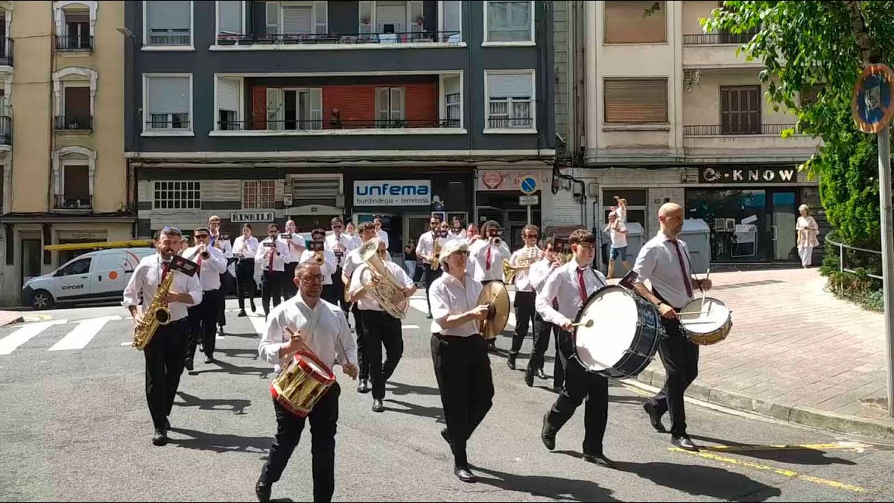 Gaiteros de Estella. Kalejira gaita y banda. Eibar, 2025-Dicastillo (diana)