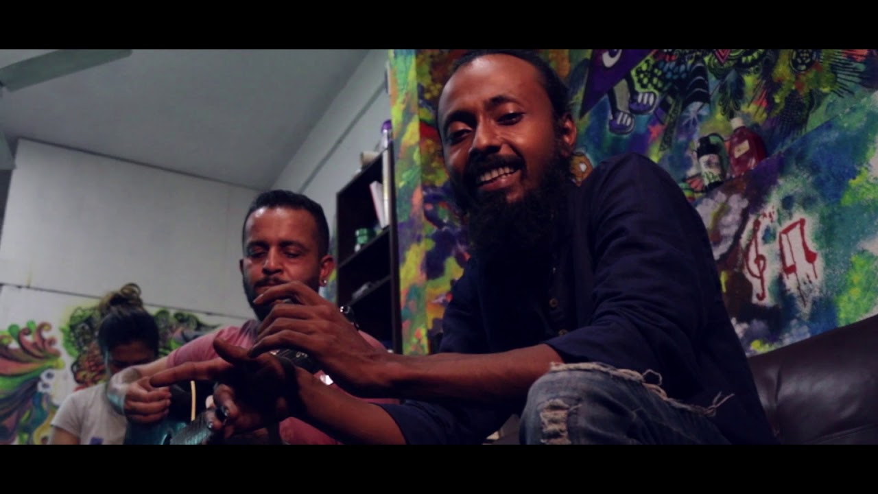 Hippie Hippieyo (හිපි හිපියෝ) - Ravi & Aji Ft Master