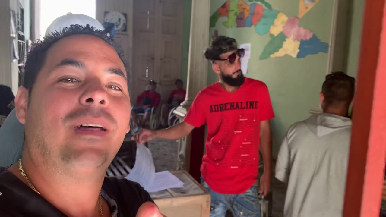 Visitando la asociación Colombófila de Holguin, Cuba