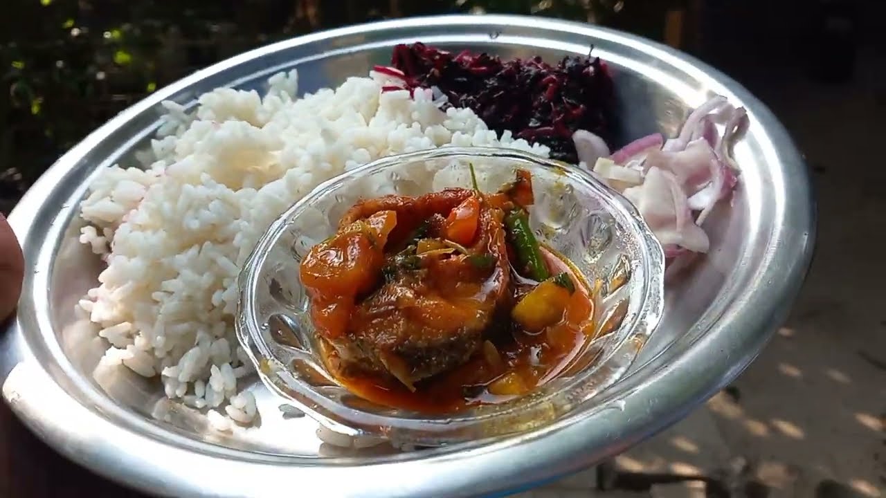 আজক হঠাৎ সকাল সকাল বাবা এতো বাজার কেনো আনলো,