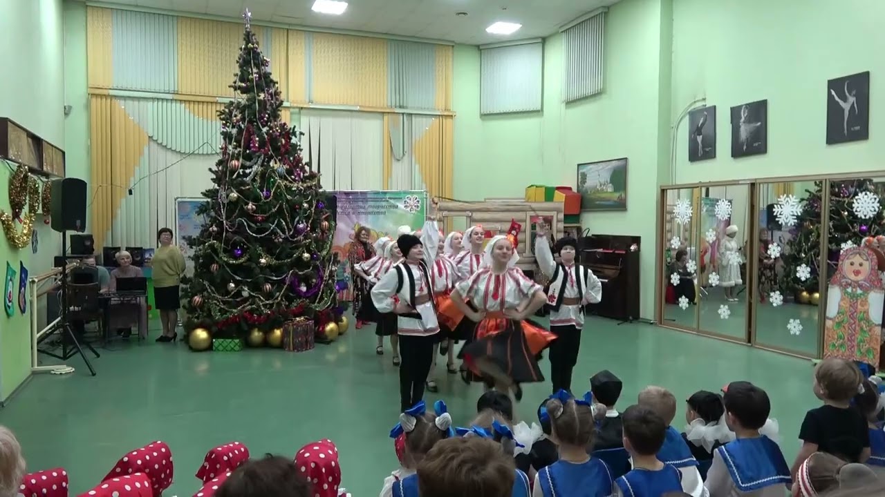 Образцовый ансамбль народного танца 