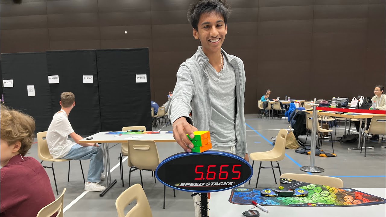 Rubik’s cube one-handed world record: 5.66 second