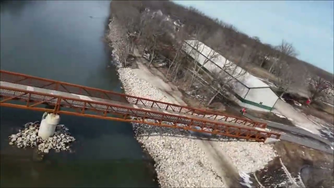 4K Drone Footage, Des Moines River Ice Break 