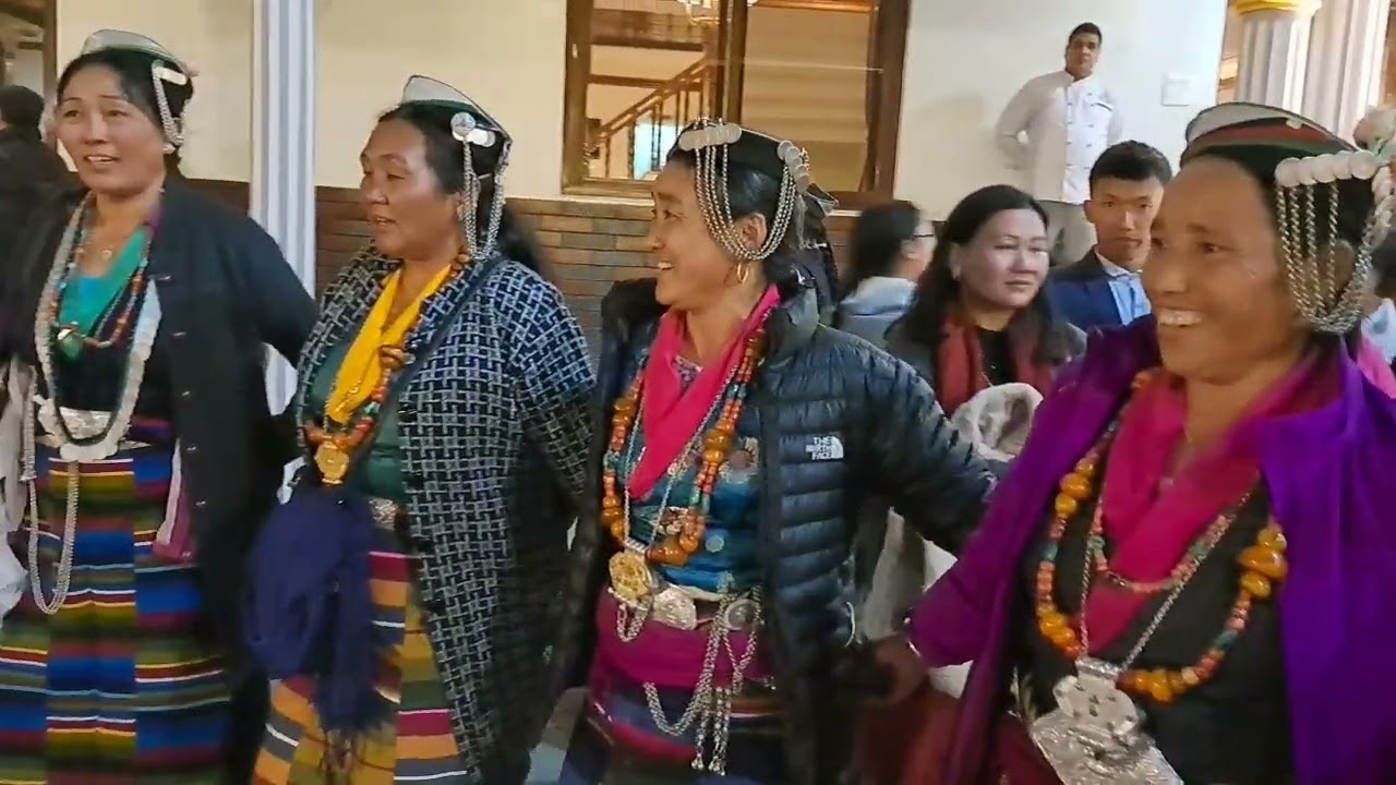 Lhomi dance