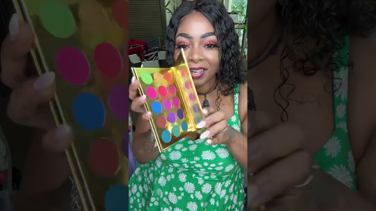 Eyeshadow palette drama queen#makeup#facepalette  #colouredeyeliner  #makeuplooks #eyemakeuplooks