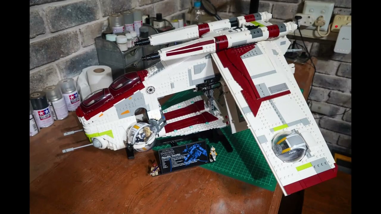 LEGO&reg; Star Wars&trade; Republic Gunship&trade; Collectible UCS Building Kit 75309