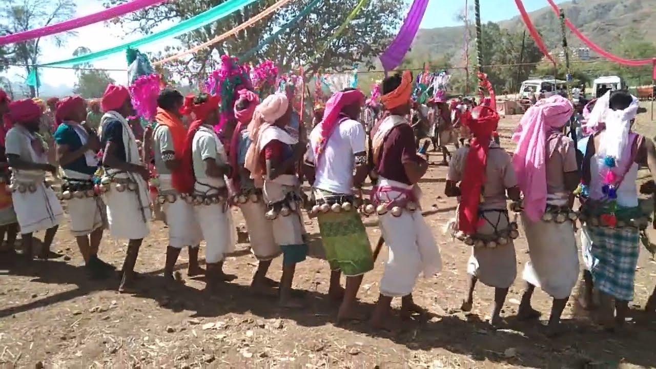 देव ओहली येथे होळी मेलादा मध्ये डांस करताना मोरखी.