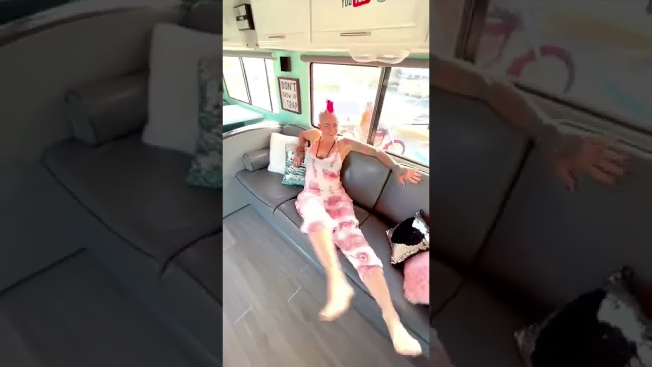 Семья из 5 человек, живущая в автодоме &mdash; тур на автодоме