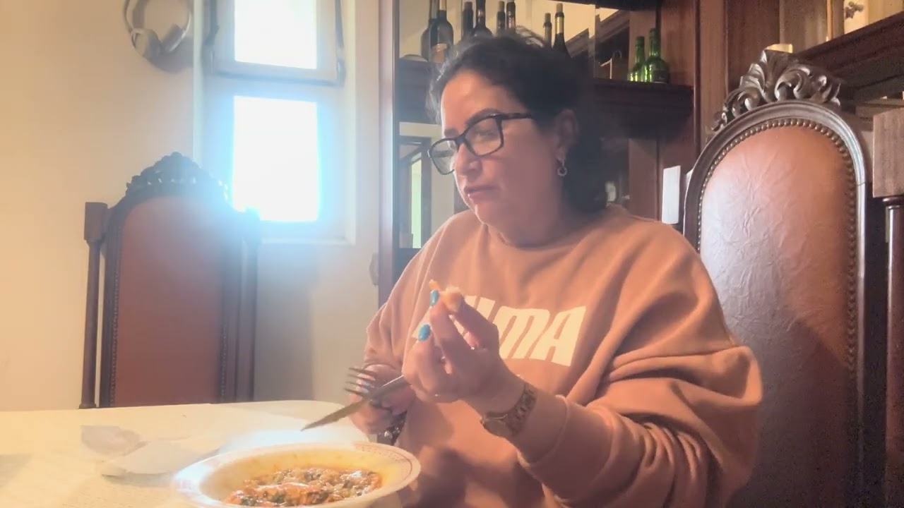 Almoçando moqueca de camarão.