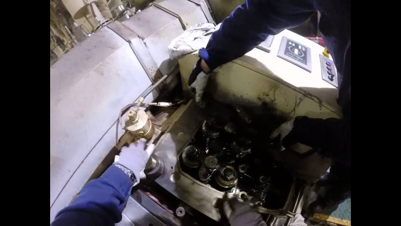 Wärtsilä 16V32 cylinder head lift BP