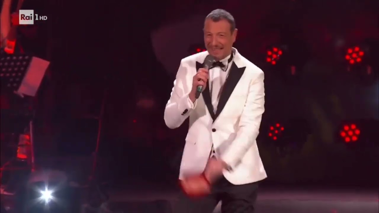 L’anno che verrà 2020 Rai 1 Vincenzo Capua canta “ Il cielo resterà blu “