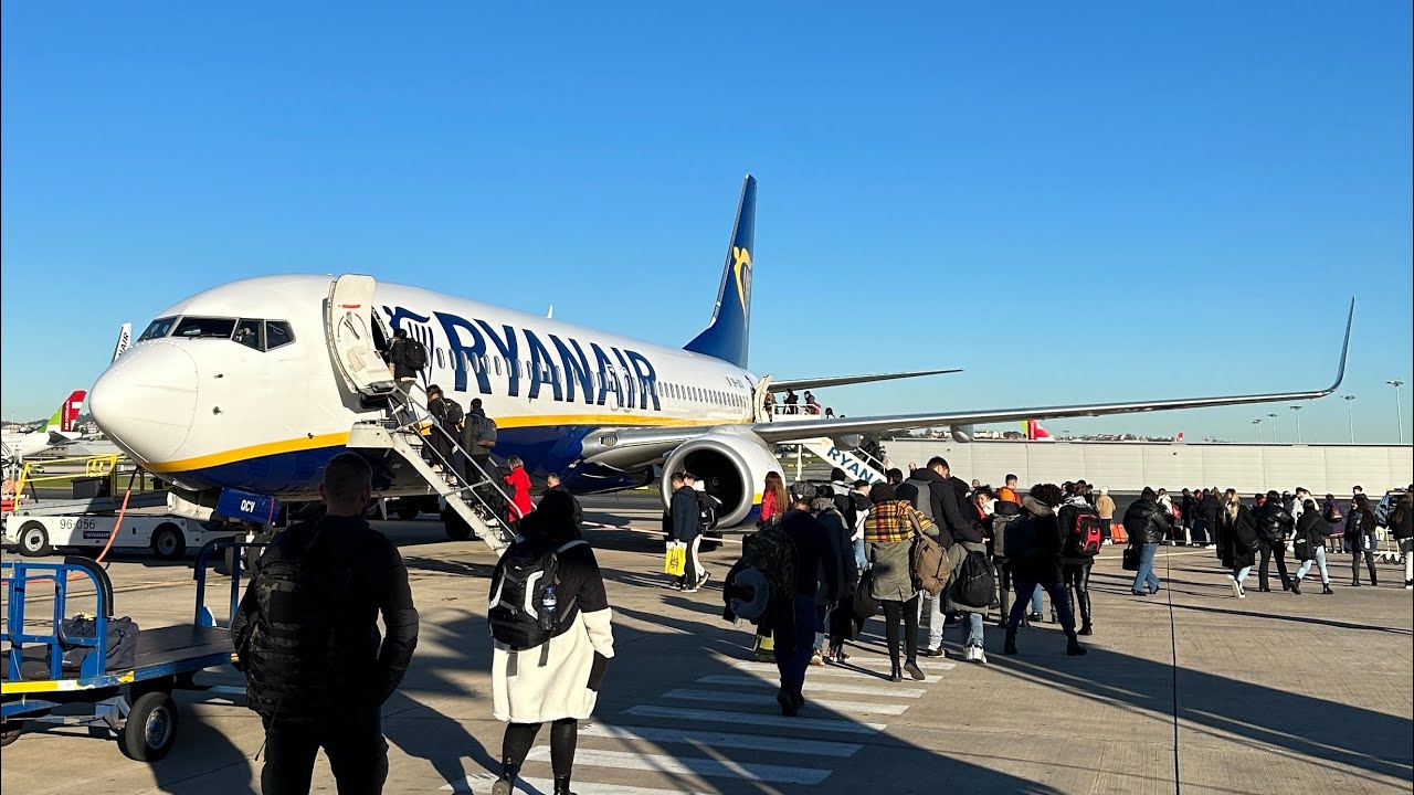 RYANAIR B737-800 | Lisbon LIS - Rome CIA | Full flight
