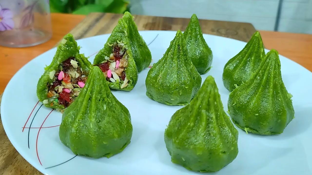 गणपती बाप्पांच्या प्रसादासाठी बनवा सर्वांनाच आवडतील असे पान मोदक / Paan modak recipe in marathi