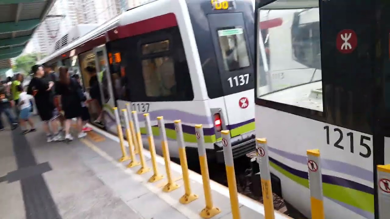 輕鐵第五期列車 1137+1215@706 濕地公園至天秀 & 第一期輕鐵翻新列車 1067+1060 駛離天秀站2號月台 [多啦A夢 大雄的恐龍 2006 粵語配音]