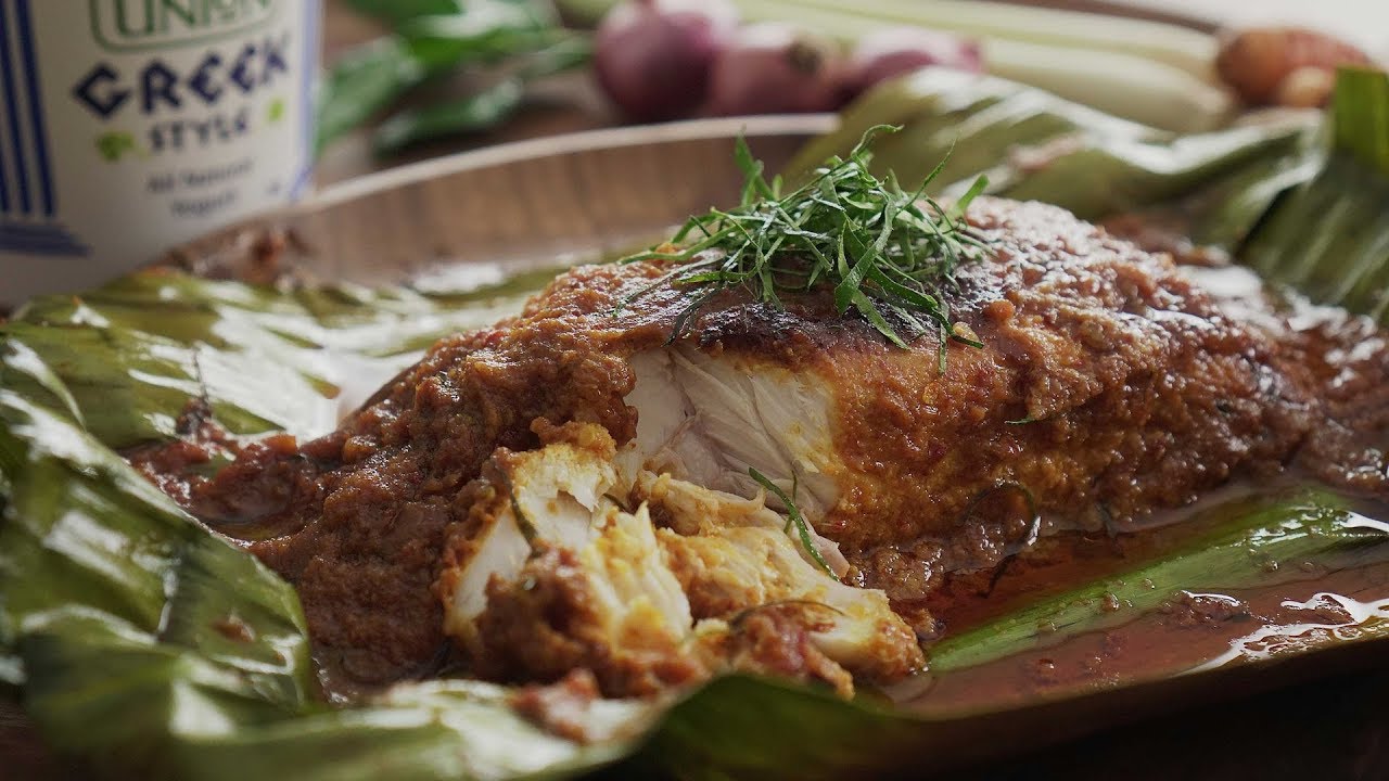 Sambal Fish Wrapped In Banana Leaves - 香蕉叶三巴鱼