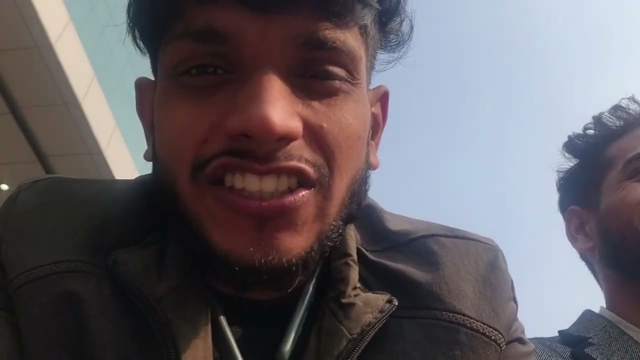 Fever ho ya kaam, corporate life rukti nahi 🤒💼 #DailyVlog #CorporateLife #OfficeVlog #FeverAtWork