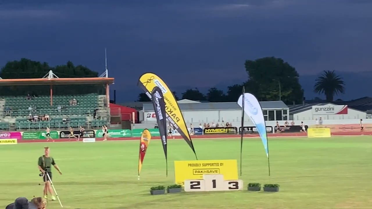 Joe Martin final lap of 2025 Cooks Classic NZ Mile Championship - 9th 4:05.05