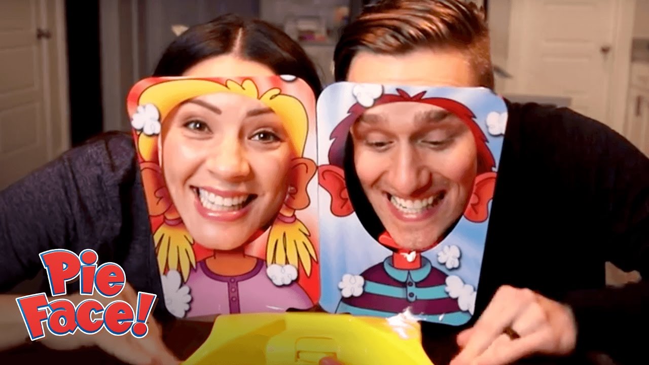 Michelle Pearson & Family Play 'Pie Face Showdown'!! (AD) - Hasbro Gaming