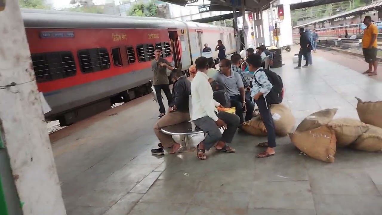 4500 HHP EMD chugs out of Pune with SAMPAK KRANTI EXPRESS
