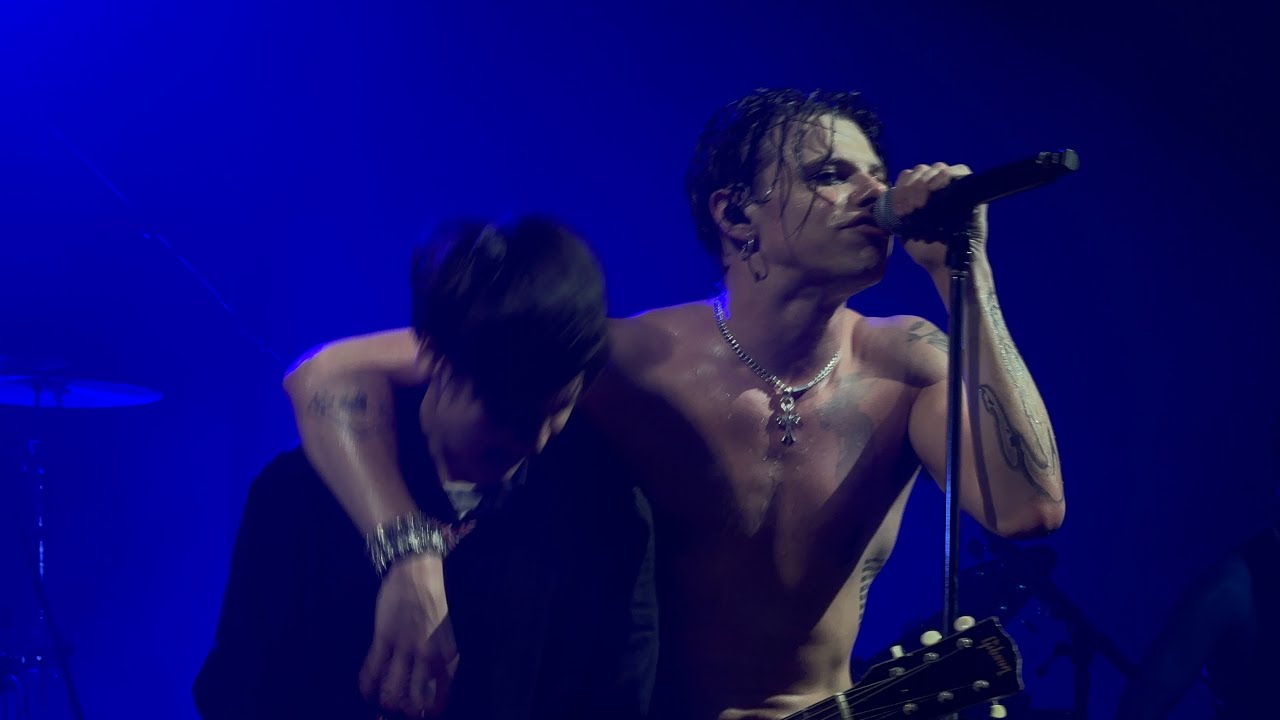 i went onstage w yungblud to play fleabag????