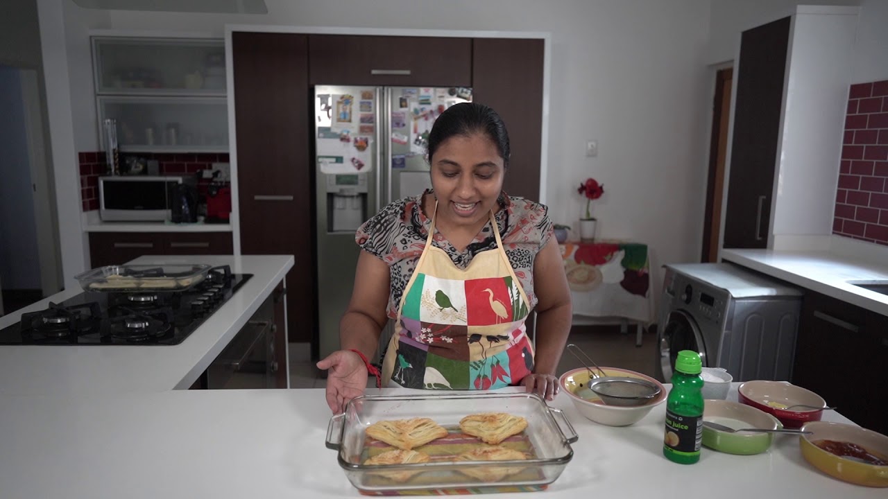Готовим быстрые и вкусные пирожки из слоеного теста