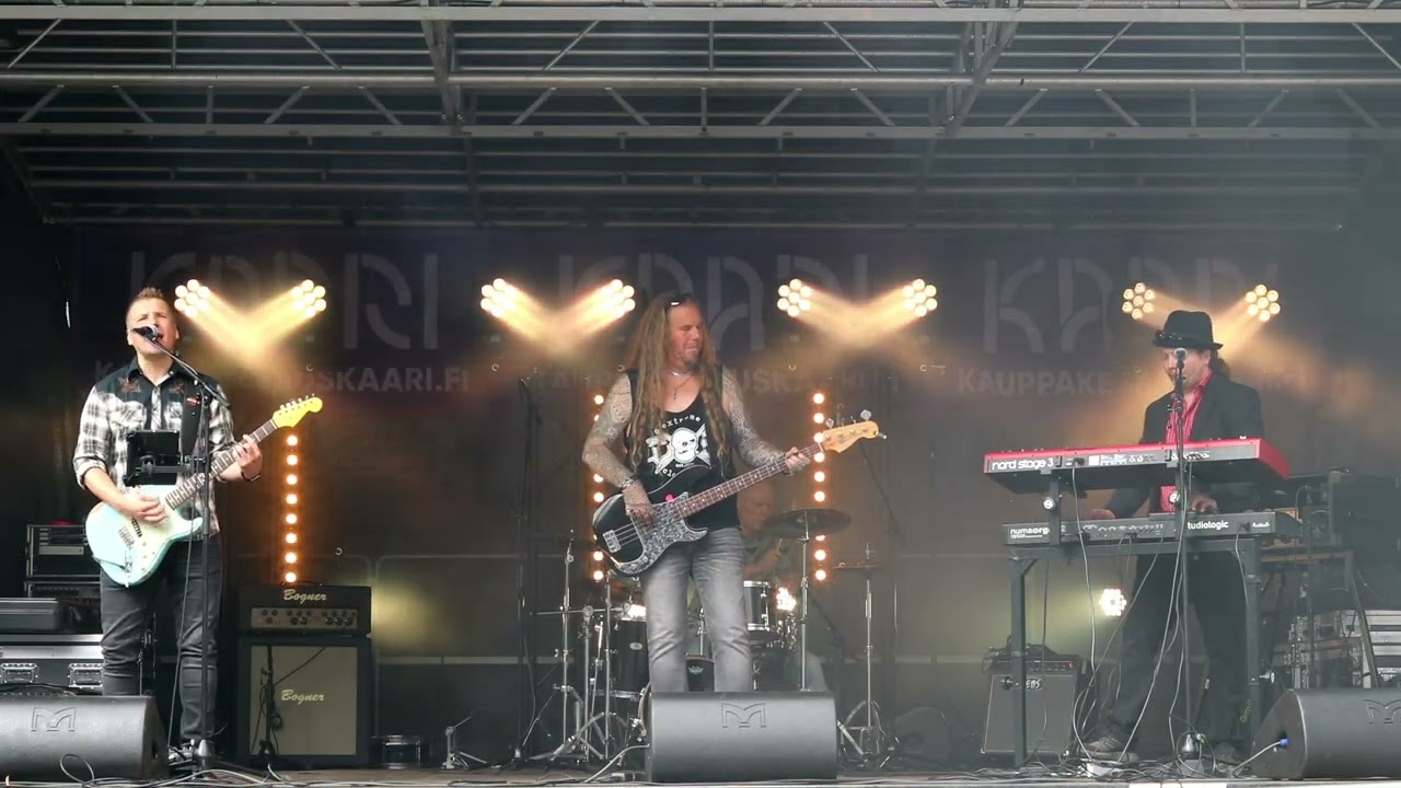 Monkey Earth live clips