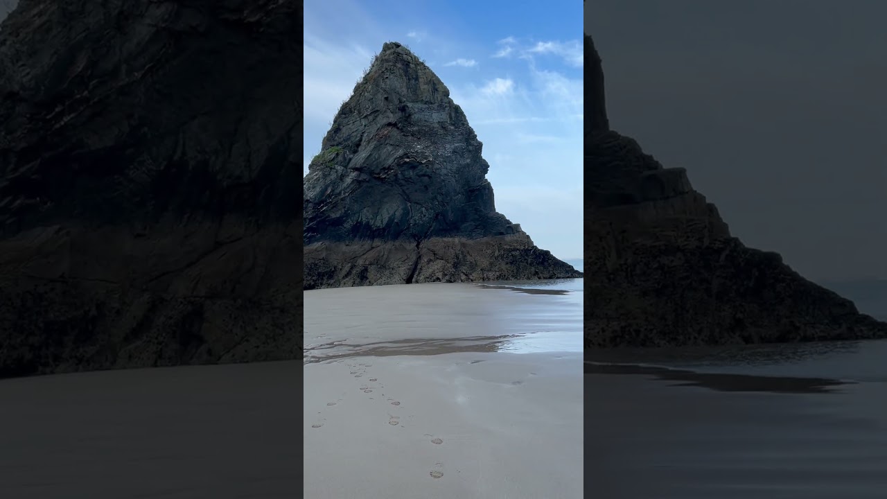 Secret beach Cornwall.  #uk #walking #explorepage #exploring #nature #cornwall #cornwallcoast #sea