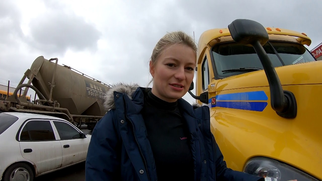 Freightliner Cascadia - Żółty truck z ice raod, My yellow Bee from the ice road - Iwona Blecharczyk