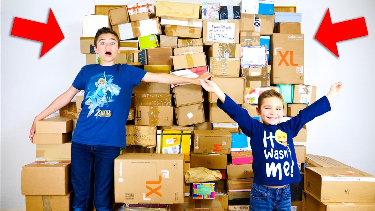 ON OUVRE UN MUR DE COLIS & CADEAUX !!!