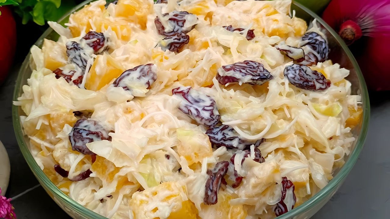 La mejor ensalada de repollo y piña cremosa con pocos ingredientes y lista en minutos 🍍