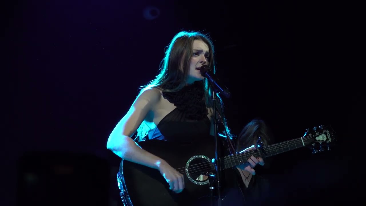 Charlotte Lawrence - Hollywould (The Bowery Ballroom, NYC 8/7/25)