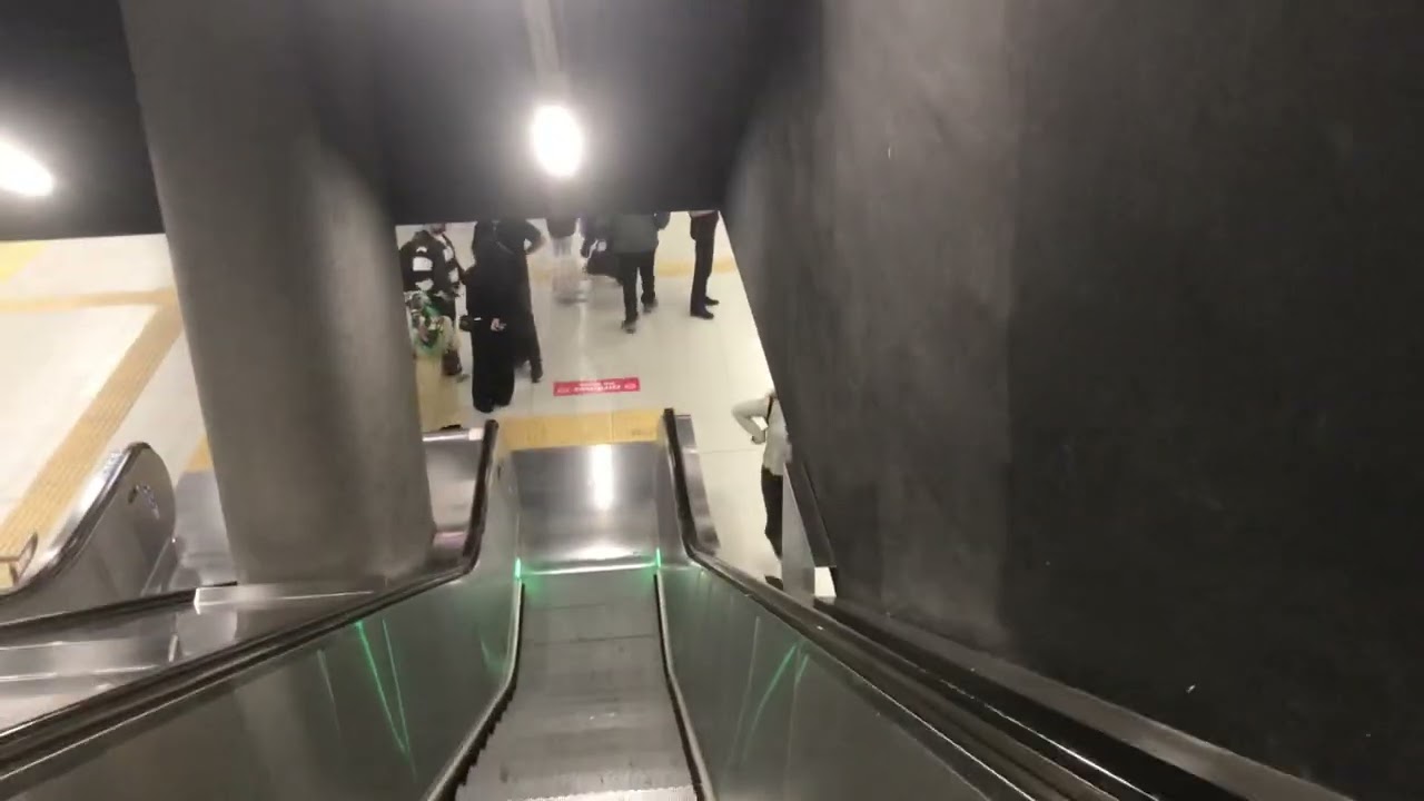 Ataköy M9 Metrosu Çarşı Girişi ve İstasyon İçi
